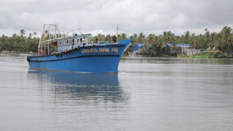 Fishing Boat gliding through backwaters