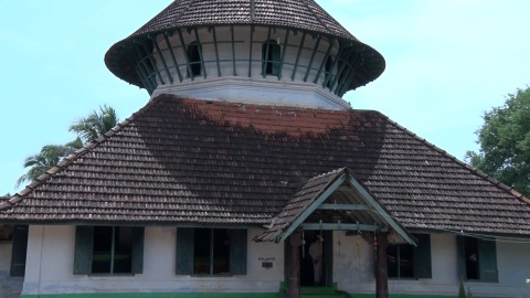 Tilt-up shot of Valiya Juma Masjid, Ponnani